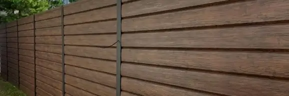 Производство и монтаж заборов из металлического сайдинга в Петрозаводске под ключ