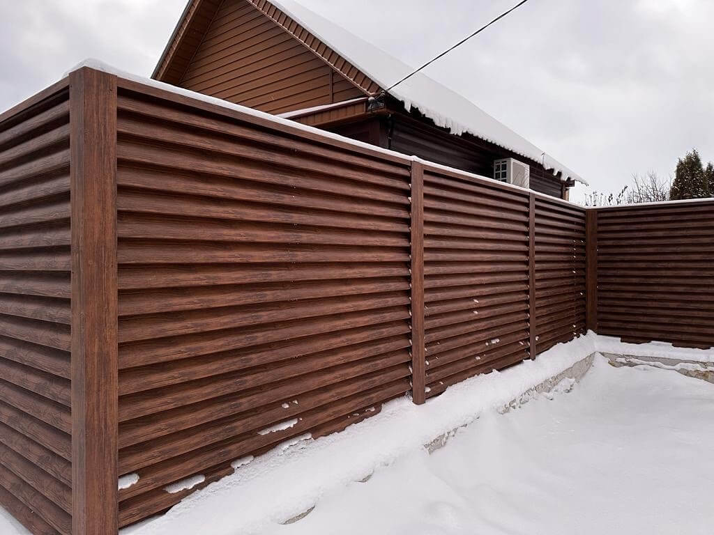Забор-жалюзи из ламелей еврожалюзи 43м Каштан Printech фото 5 в Петрозаводске