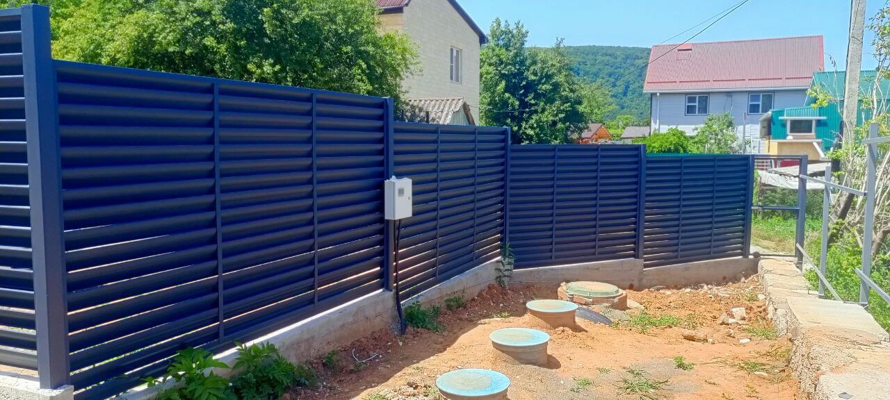 Забор-жалюзи из ламелей Еврожалюзи 53м RAL7024 Серый Графит МАТТЕ фото 2 в Петрозаводске