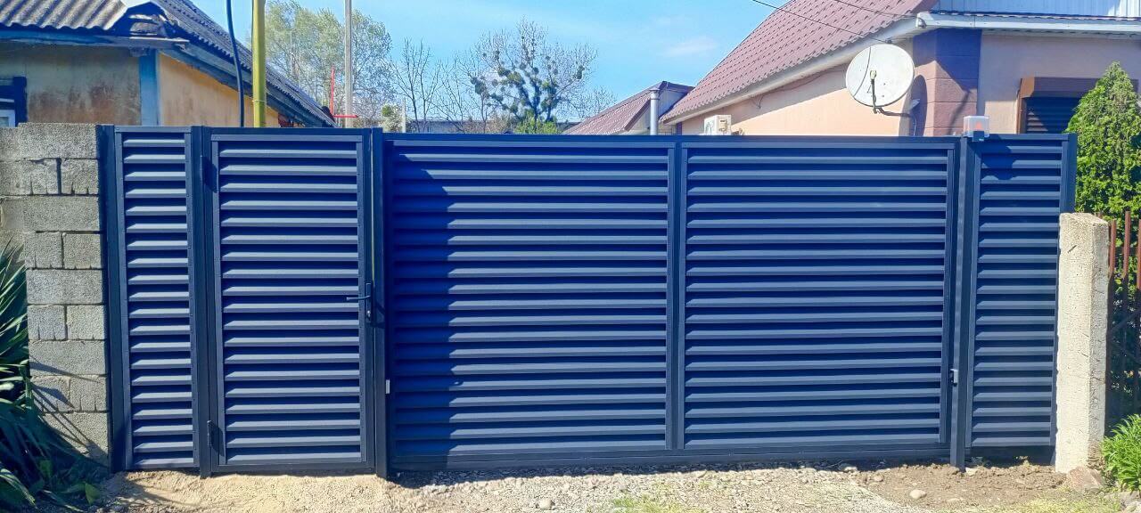Забор-жалюзи из ламелей Еврожалюзи 53м RAL7024 Серый Графит МАТТЕ фото 1 в Петрозаводске