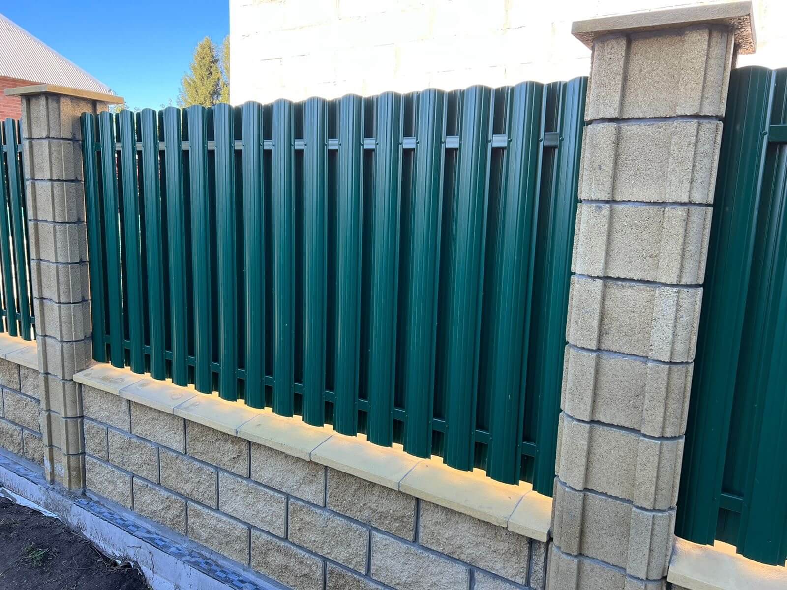Забор из евроштакетника 22м RAL6005/6005 Зеленый Мох двусторонний фото 6 в Петрозаводске