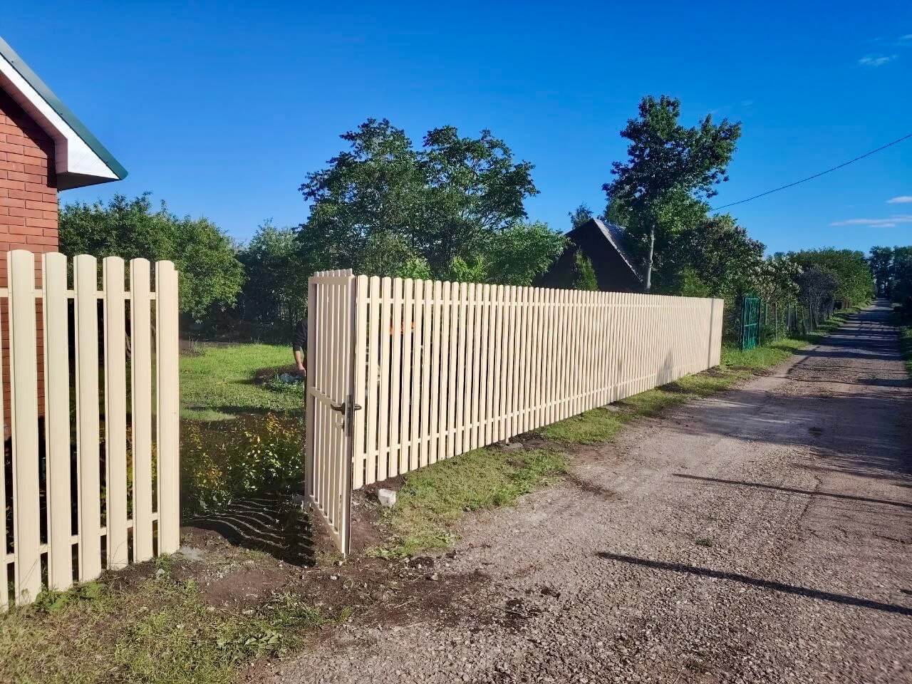 Забор из евроштакетника 16м RAL1015/1015 Слоновая Кость двусторонний фото 3 в Петрозаводске