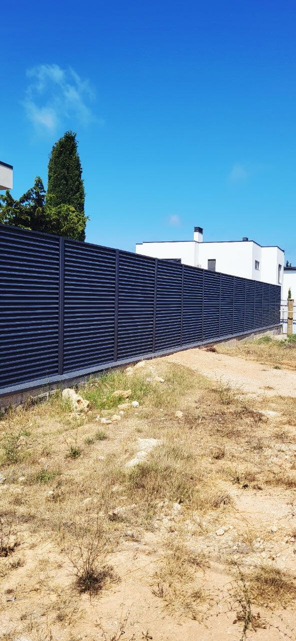 Забор-жалюзи 65м RAL7024/7024 Серый Графит МАТТЕ двусторонний фото 6 в Петрозаводске