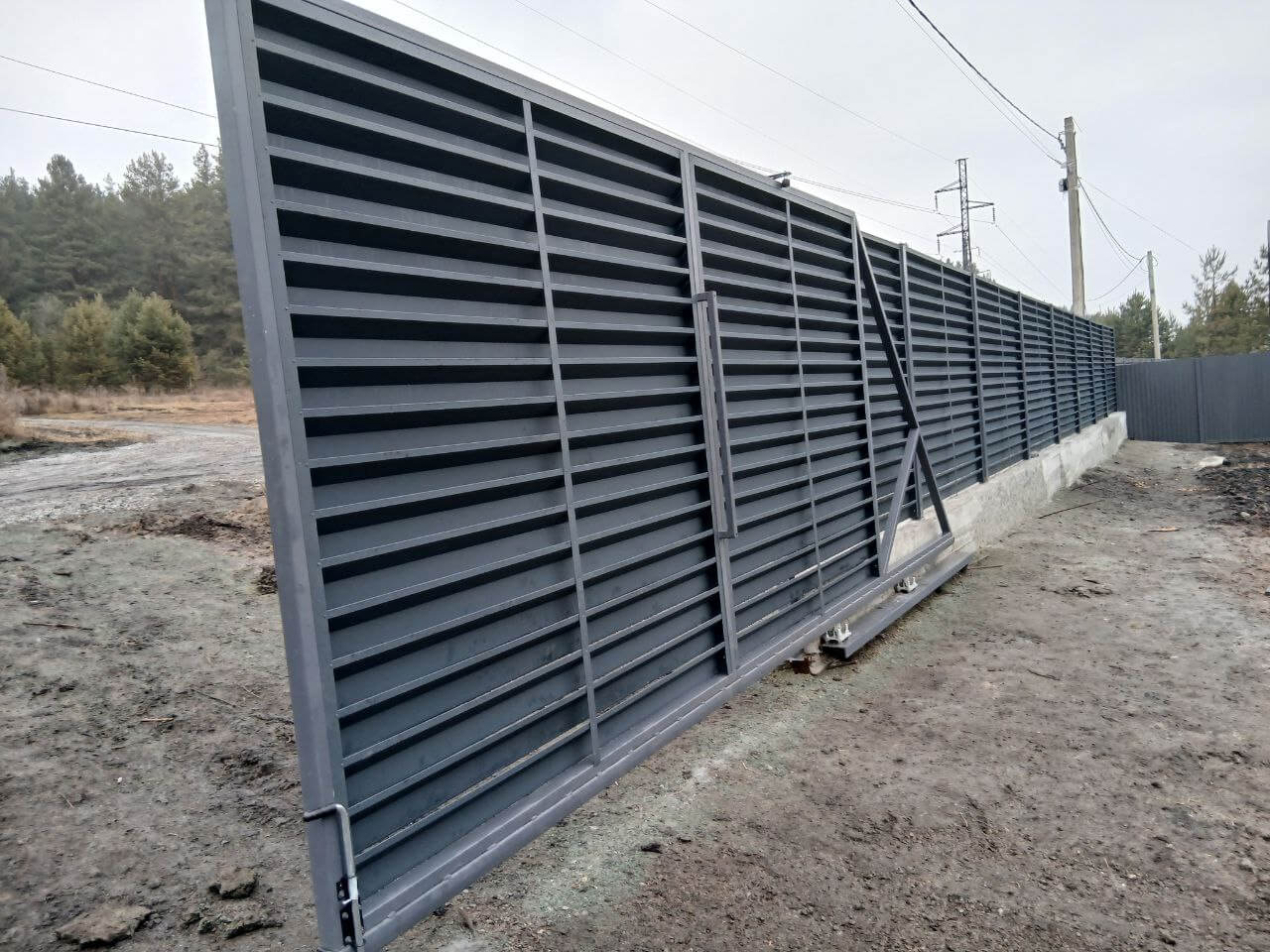 Забор-жалюзи из ламелей Хай-Тек 37м RAL7024/7024 Серый Графит двусторонний МАТТЕ фото 7 в Петрозаводске