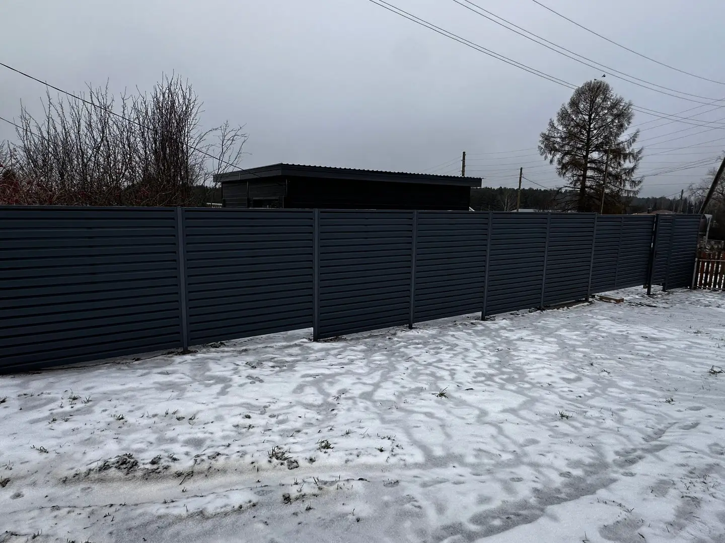 Забор-жалюзи из ламелей Хай-Тек 20м RAL7024/7024 Серый Графит двусторонний МАТТЕ фото 3 в Петрозаводске