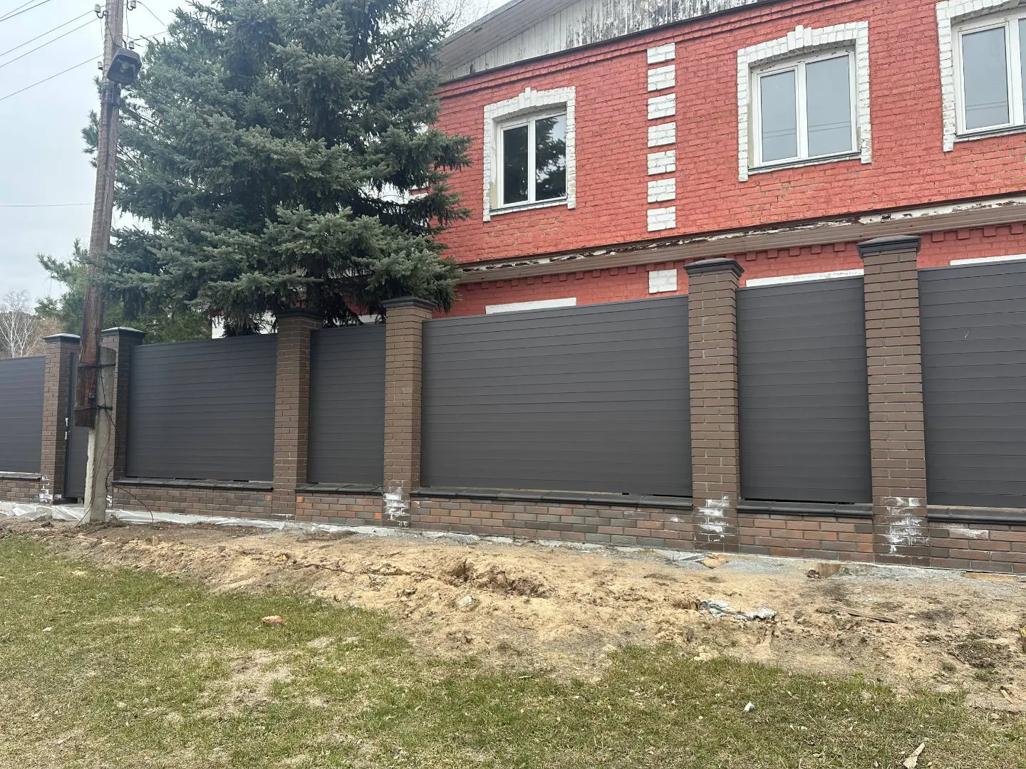 Забор-ранчо из металлического планкена 28м RAL8019 Темный Шоколад МАТТЕ в Петрозаводске